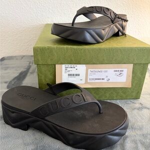 Brand New Gucci Women’s Sandals Rubber Thong Platform Black Sz 39 (US 9)